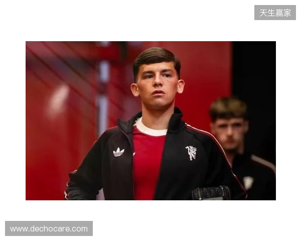 曼联青训教练：莱西踢球心智愈发成熟，跟一线队训练提升了他